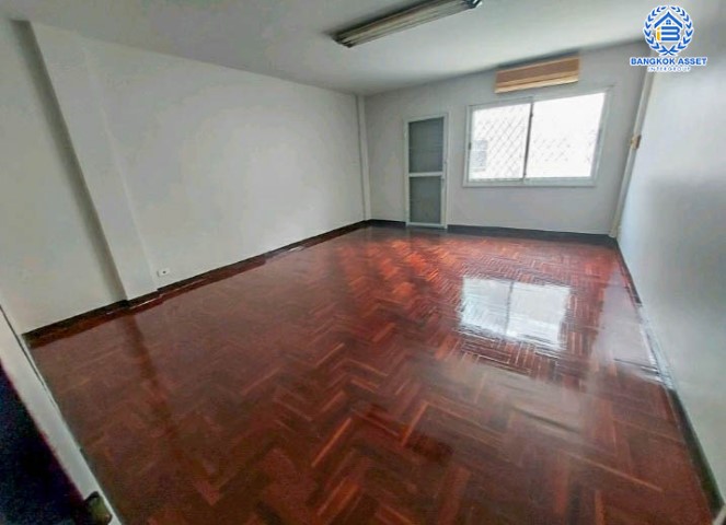 *****ทาวน์โฮมมือสองย่านกรุงเทพฯ ม.อัศวินการ์เด้น จรัญสนิทวงศ์45 #หลังมุม เนื้อที่ 19.3 ตร.ว. ฟังก์ชันจัดเต็ม 4 ห้องนอน 3 ห้องน้ำ 1 ที่จอดรถ ทาวน์โฮมพร้อมอยู่ บนทำเลคุ้มค่า เพียง 10 นาทีก็ถึงรถไฟฟ้าสายสีน้ำเงิน "สถานีบางขุนนนท์" ใกล้ทางด่วน "ศรรัช" จองเลย!